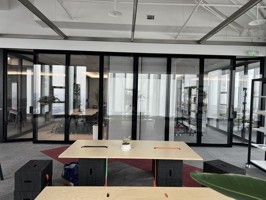 Anodized Aluminum And Glass Materials For Fireproof Office Partition Wall In Commercial Buildings