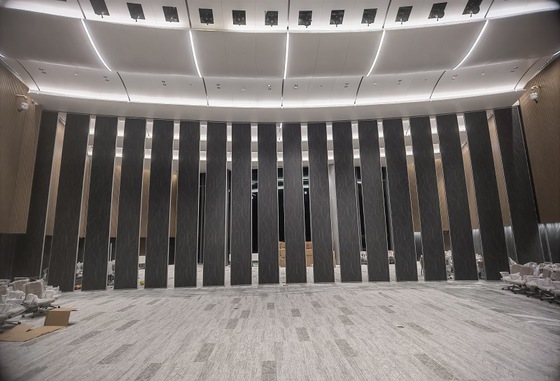 85mm/100mm Thick Banquet Hall Partition Wall with Customization Option and Roller Accessories