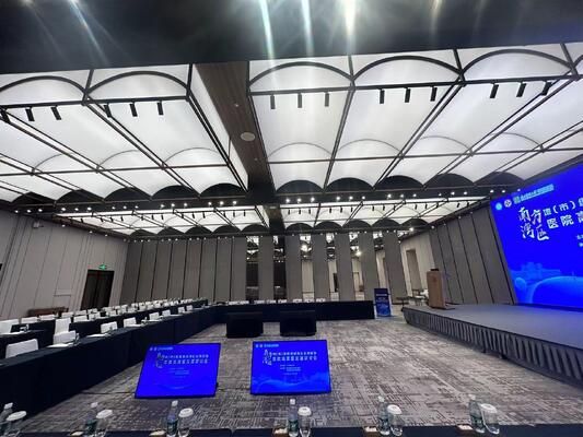 حائط تقسيم MDF المخصصة التي تقدم خيارات فصل غرفة قابلة للتخصيص للداخلية التجارية