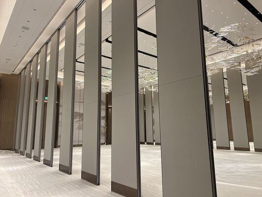 Harga bagus Powder Coating Customisable Banquet Hall Partition Wall Soundproof Panels Memberikan privasi dan kenyamanan di tempat acara besar on line